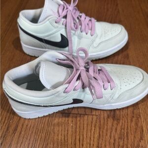 Nike Air Jordan 1 Women's size 9